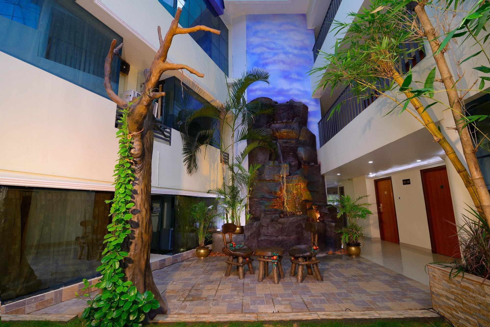 Sps Kings Way Hotel Thiruvananthapuram Exterior photo